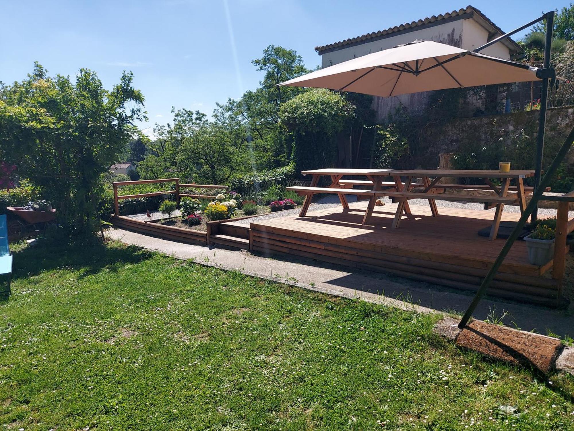 Charming Two Bedroom Gite With Beautiful Gardens Конфолан Екстер'єр фото