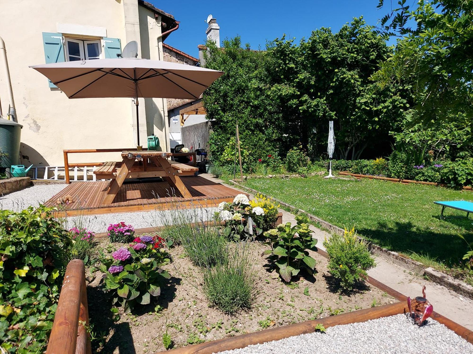 Charming Two Bedroom Gite With Beautiful Gardens Конфолан Екстер'єр фото